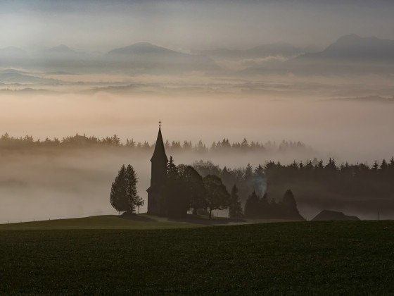 Kirchlein im Nebel
