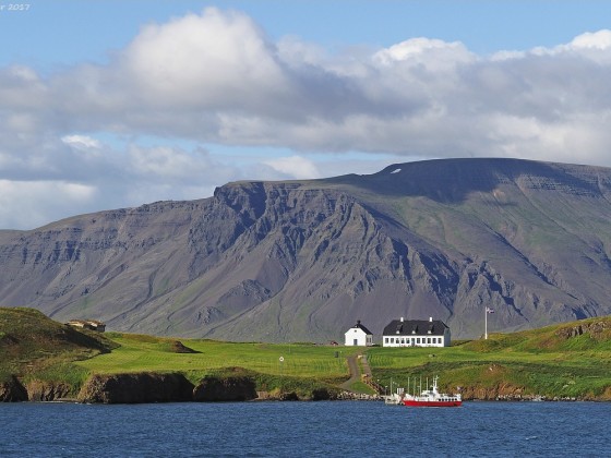 Blick auf Viðey und den Berg Esja