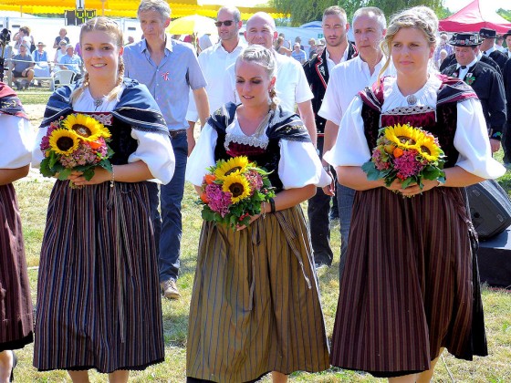 Die Ehrendamen vom Schwingfest Schönenbuch Schweiz